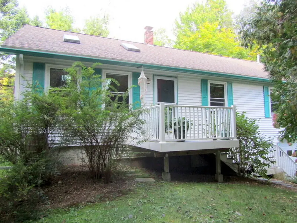 106 Cross Road Minot ME 04258