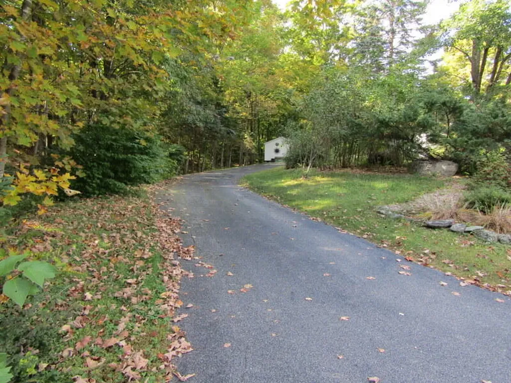 106 Cross Road Minot ME 04258