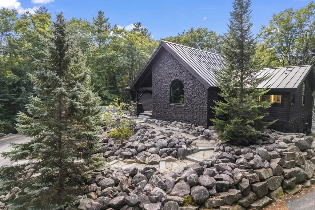 120 Lewis Road Naples ME 04055