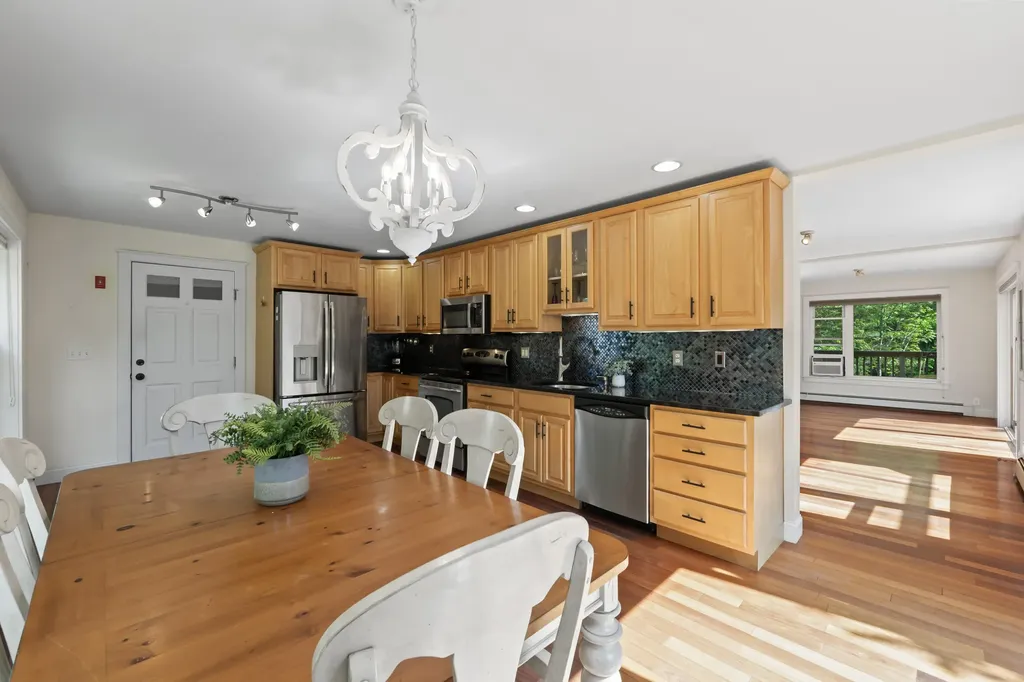 5 Hillside Place Boothbay ME 04537