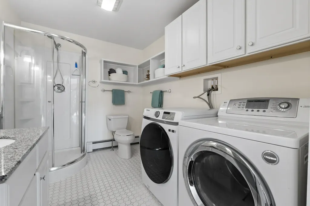 5 Hillside Place Boothbay ME 04537