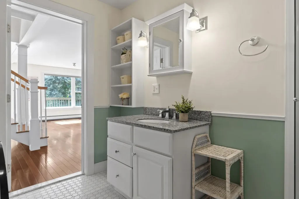 5 Hillside Place Boothbay ME 04537