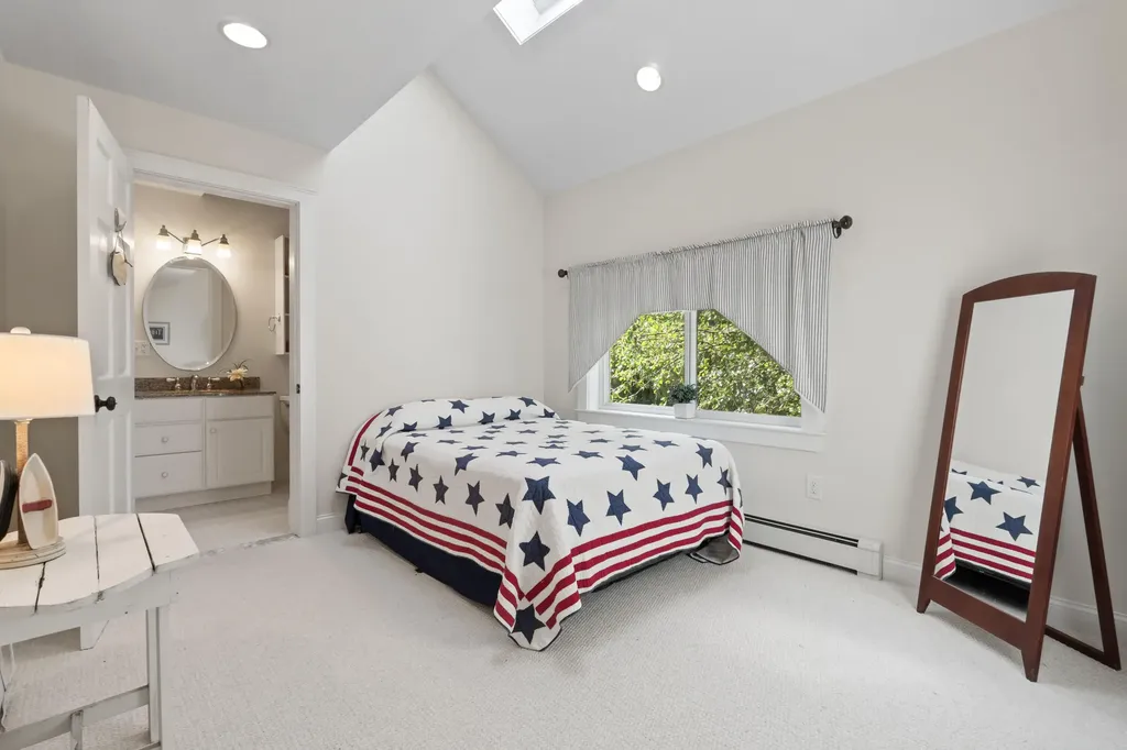 5 Hillside Place Boothbay ME 04537