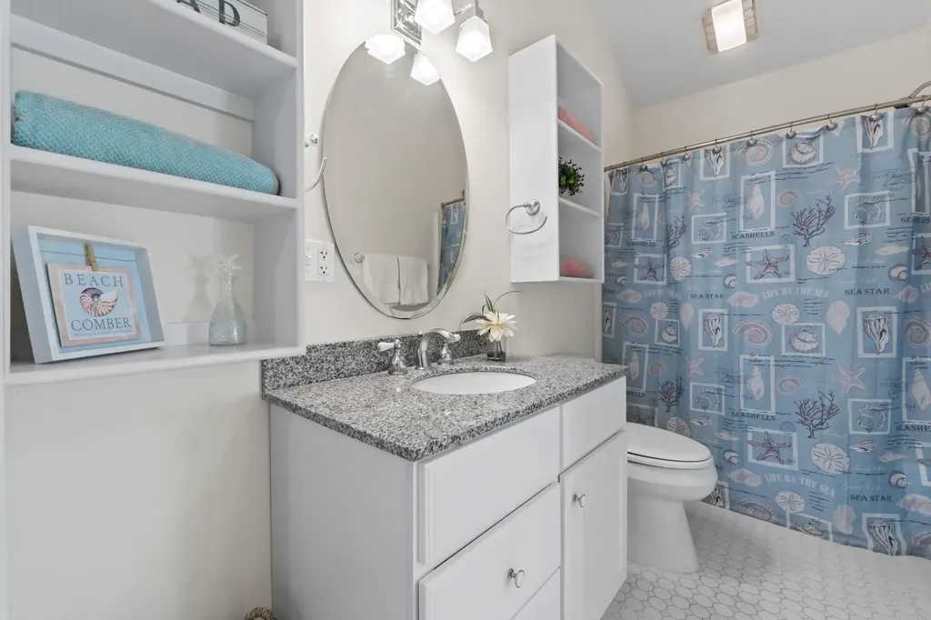 5 Hillside Place Boothbay ME 04537