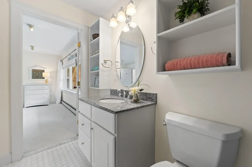 5 Hillside Place Boothbay ME 04537