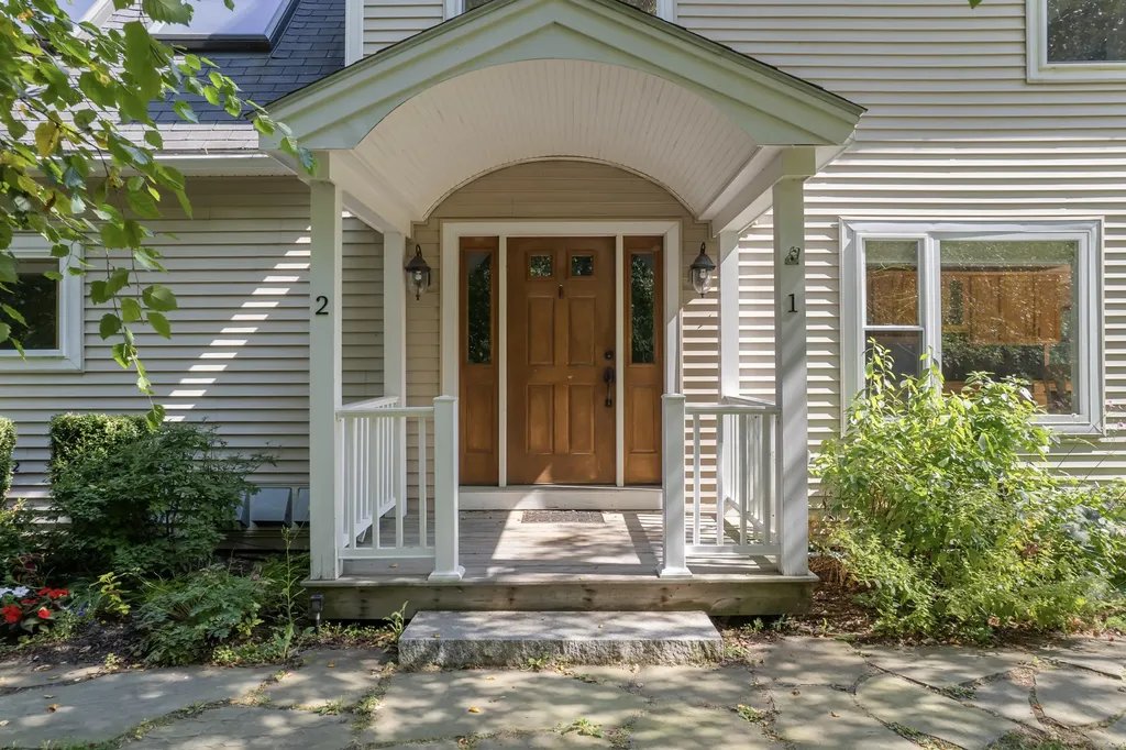 5 Hillside Place Boothbay ME 04537