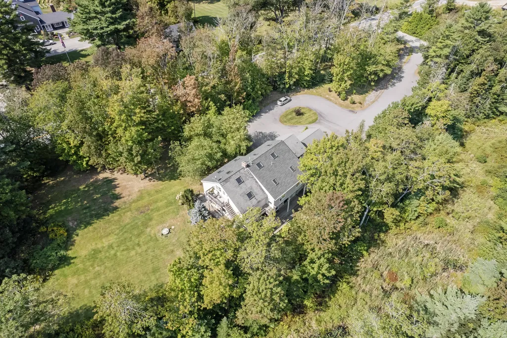 5 Hillside Place Boothbay ME 04537