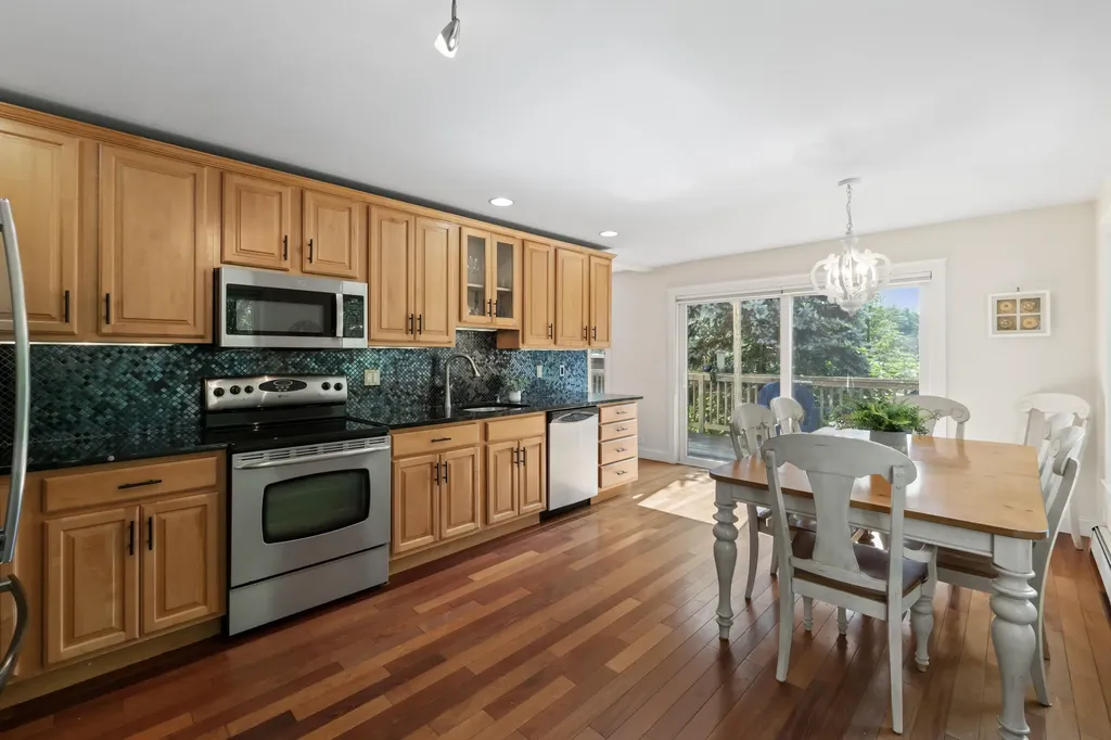 5 Hillside Place Boothbay ME 04537