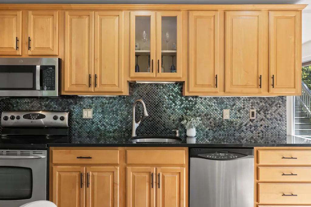 5 Hillside Place Boothbay ME 04537