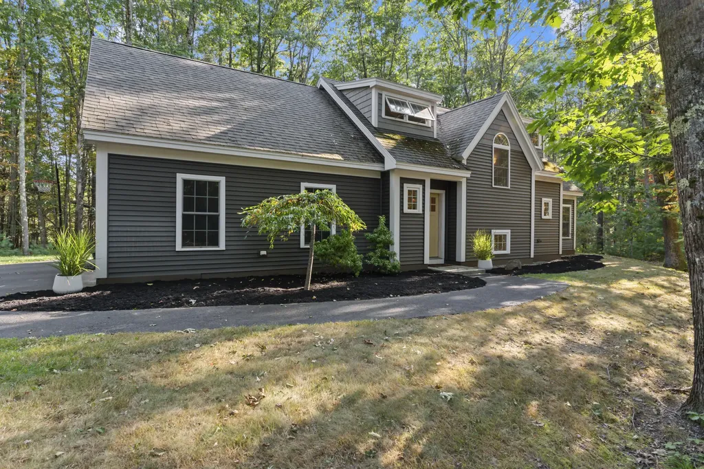 6 Coopers Way Kittery ME 03904