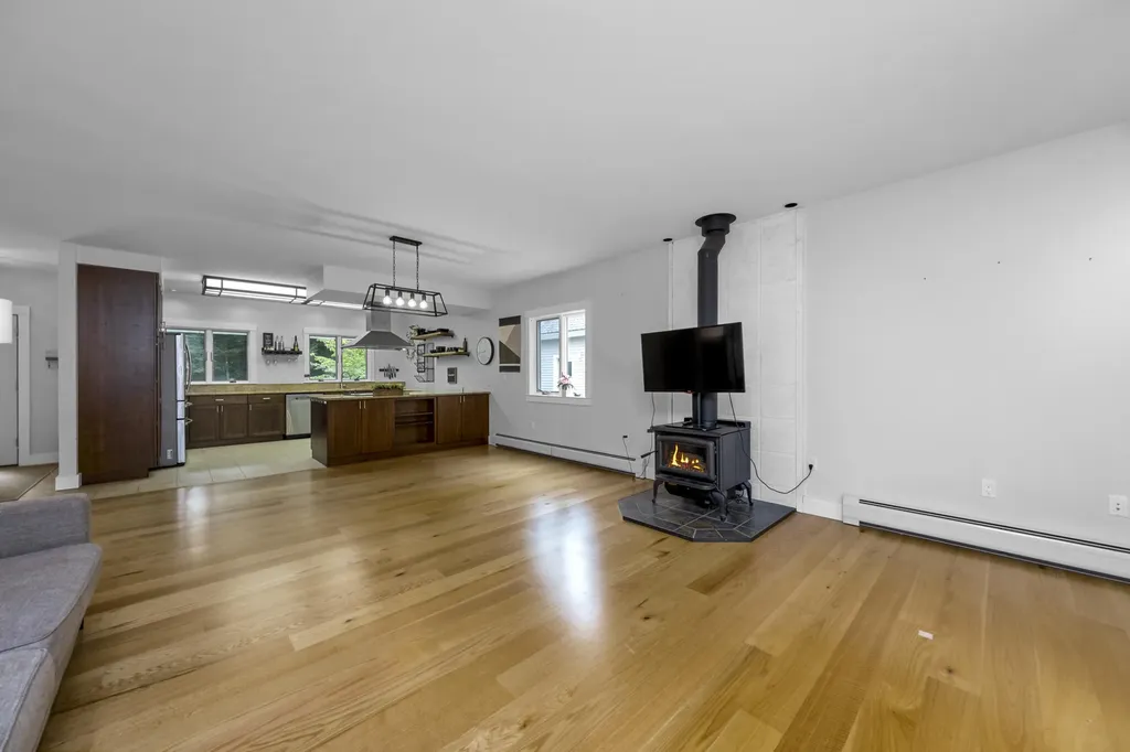 49 Moody Mountain Road Lincolnville ME 04849