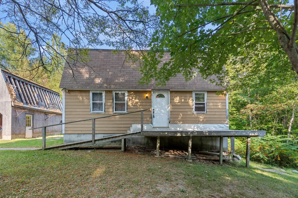 240 North Raymond Road Gray ME 04039