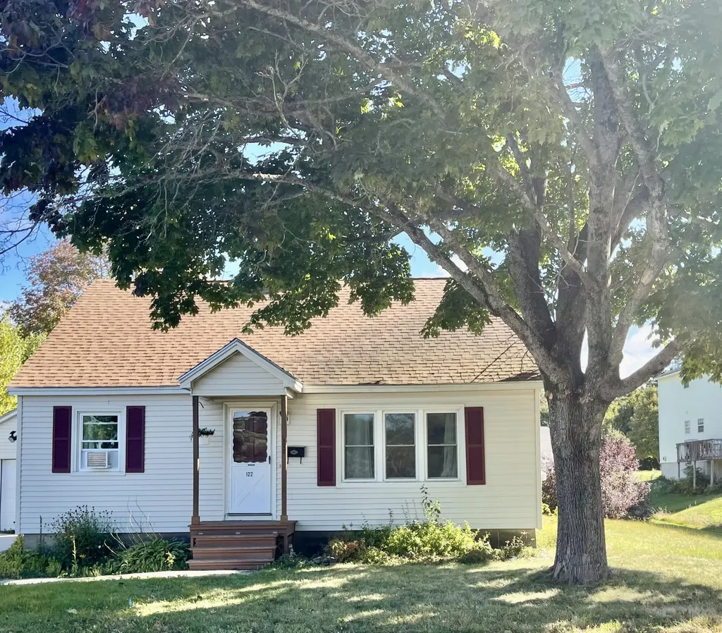 122 Chamberlain Street Brewer ME 04412