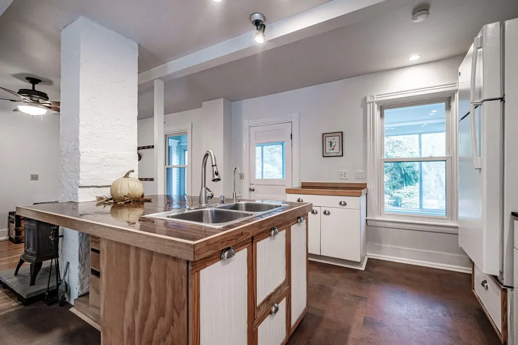 68 Main Street Hollis ME 04042