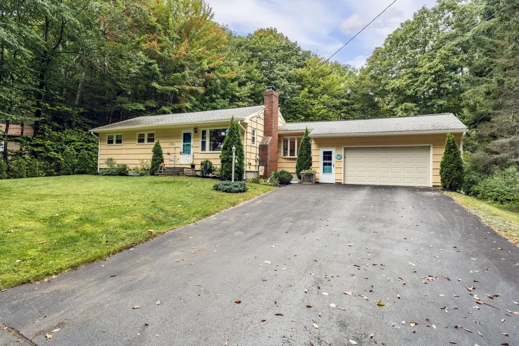 19 Harriette Street Falmouth ME 04105