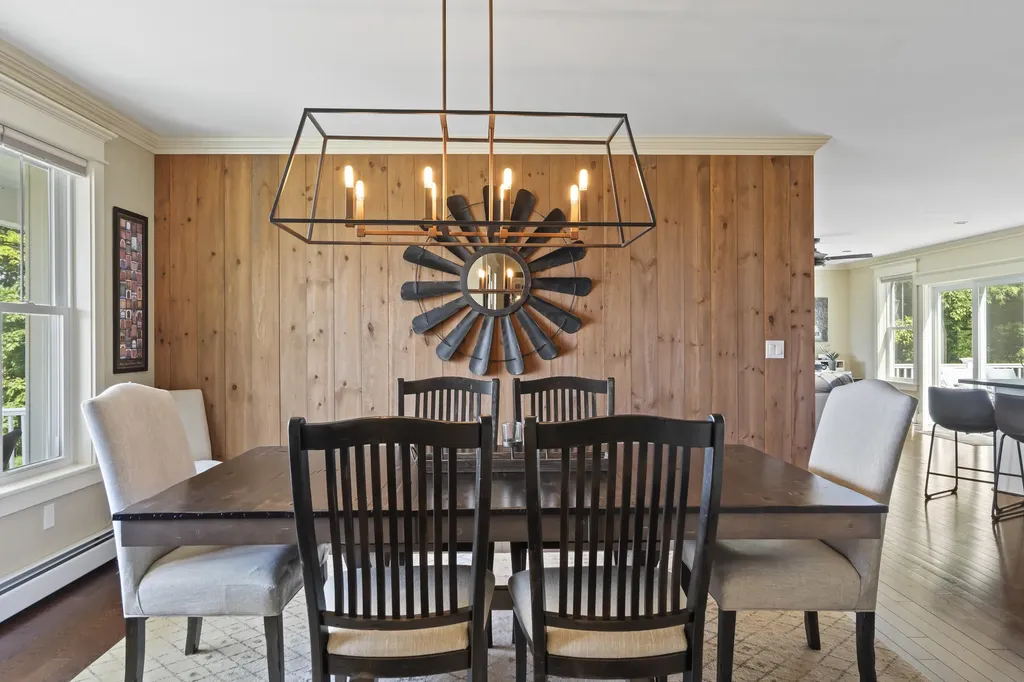 32 Woodbury Road Auburn ME 04210