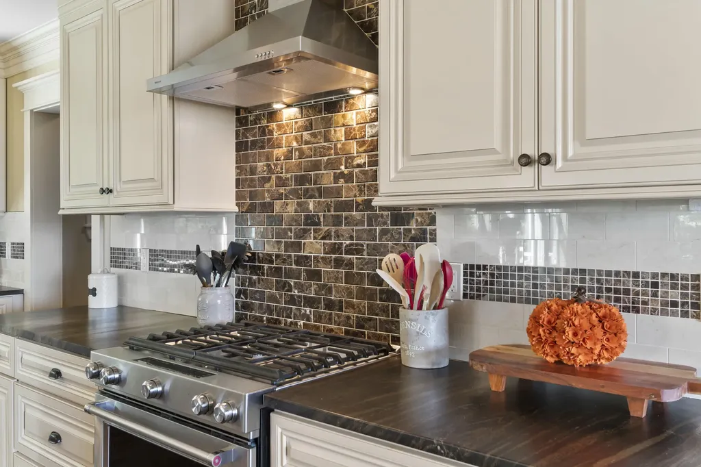 32 Woodbury Road Auburn ME 04210