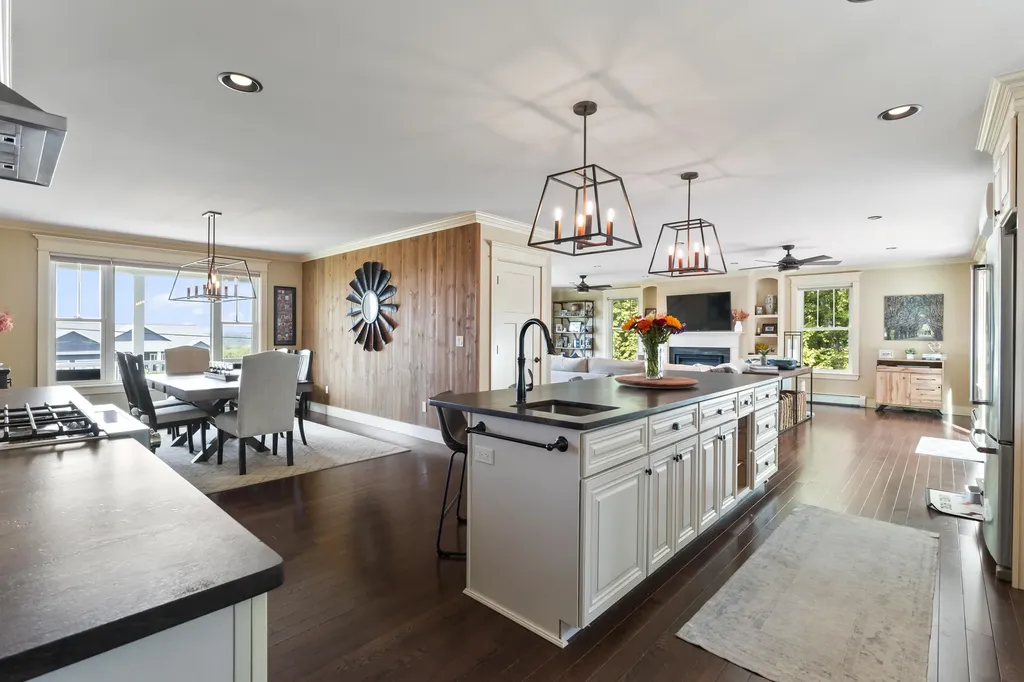 32 Woodbury Road Auburn ME 04210