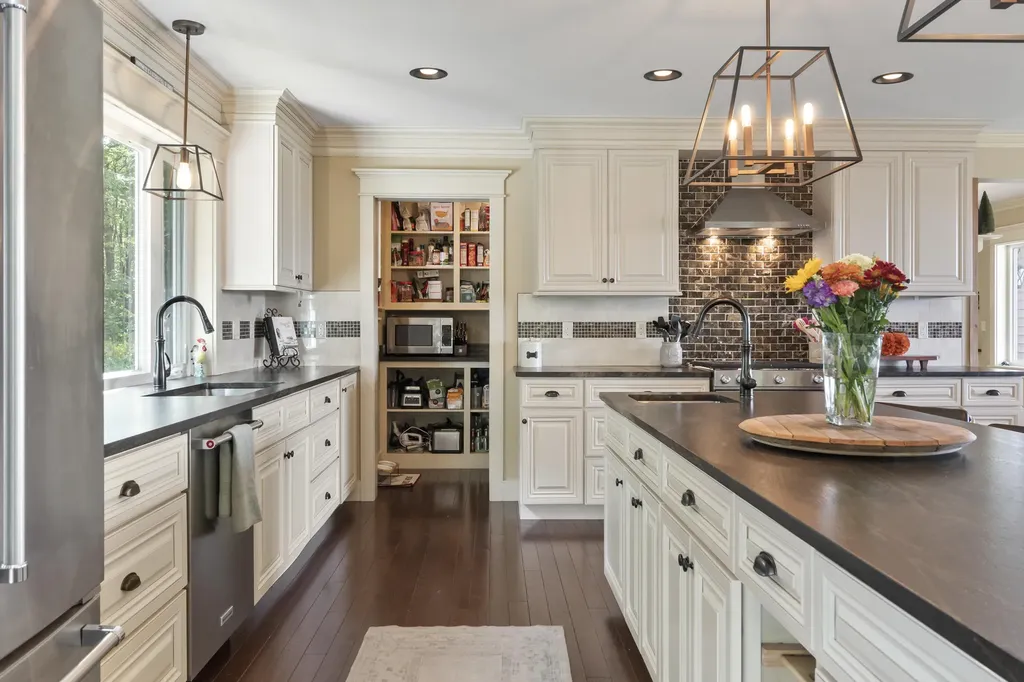 32 Woodbury Road Auburn ME 04210