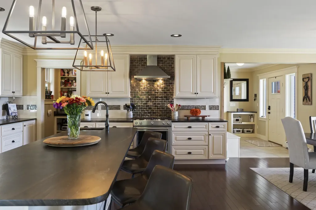 32 Woodbury Road Auburn ME 04210
