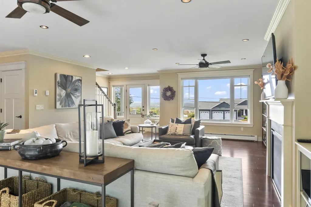 32 Woodbury Road Auburn ME 04210