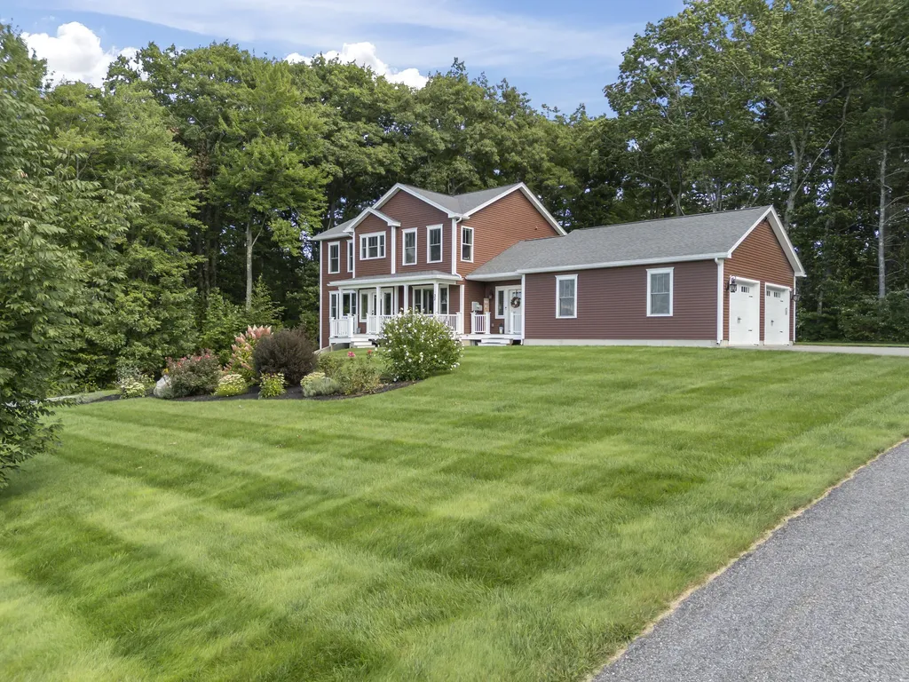 32 Woodbury Road Auburn ME 04210