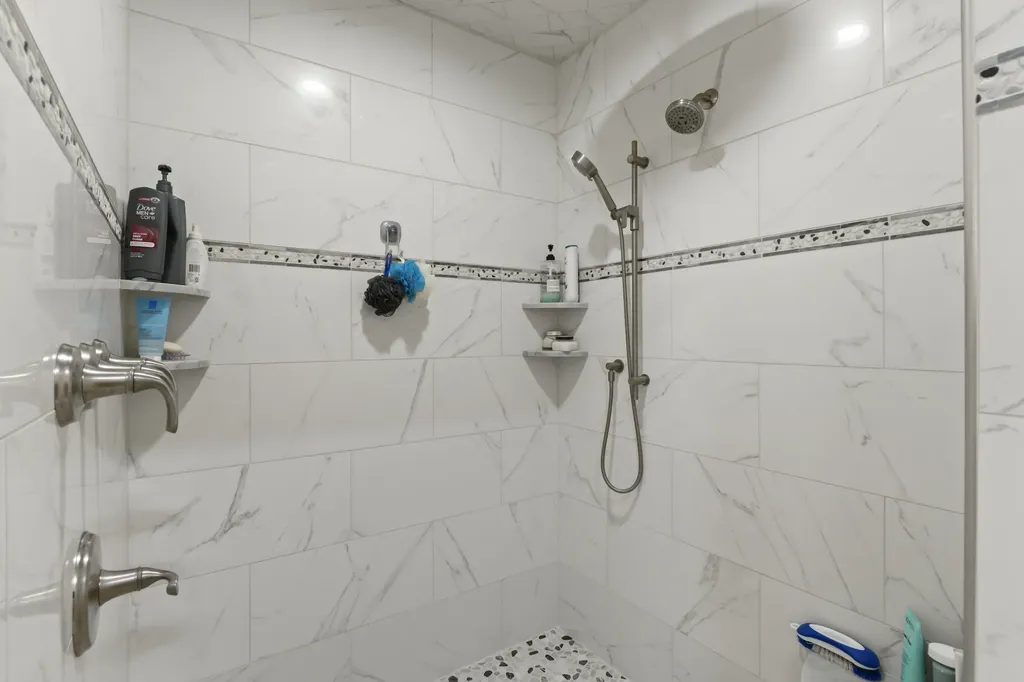 32 Woodbury Road Auburn ME 04210