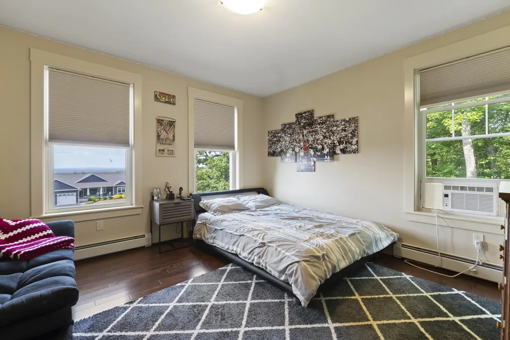 32 Woodbury Road Auburn ME 04210