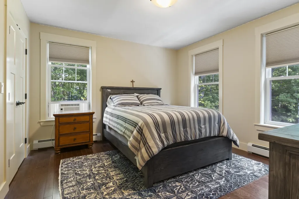 32 Woodbury Road Auburn ME 04210
