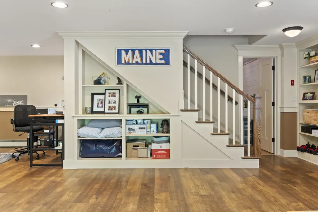 32 Woodbury Road Auburn ME 04210