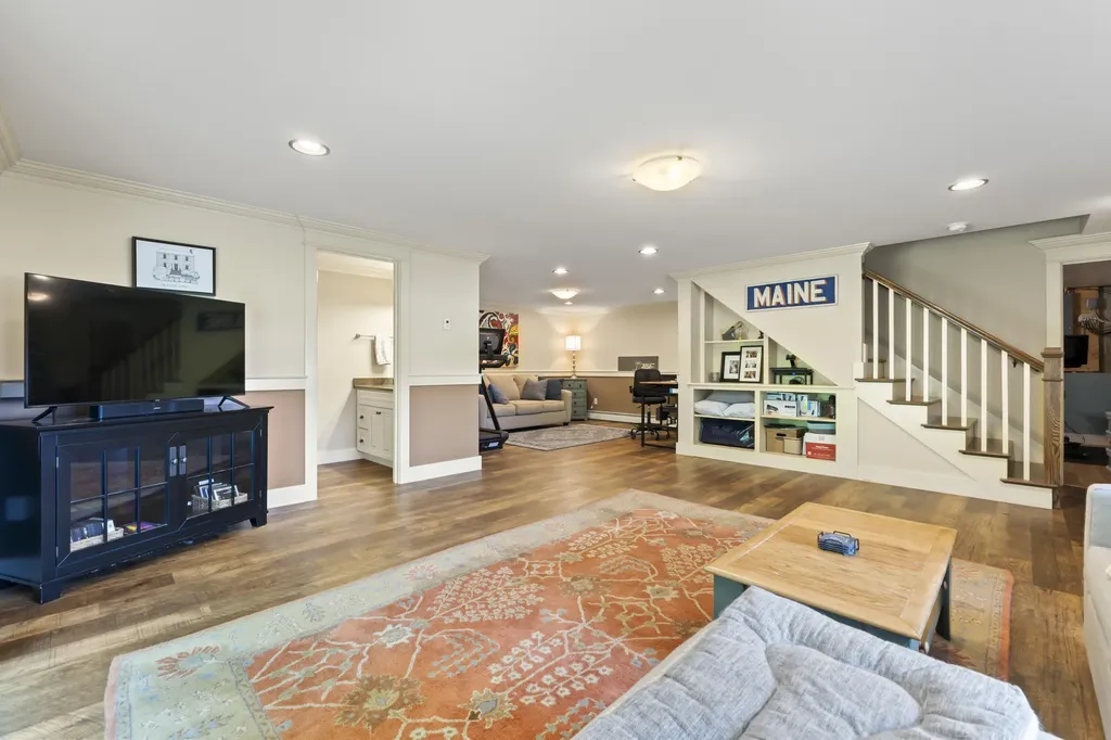 32 Woodbury Road Auburn ME 04210