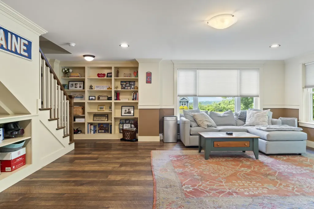 32 Woodbury Road Auburn ME 04210