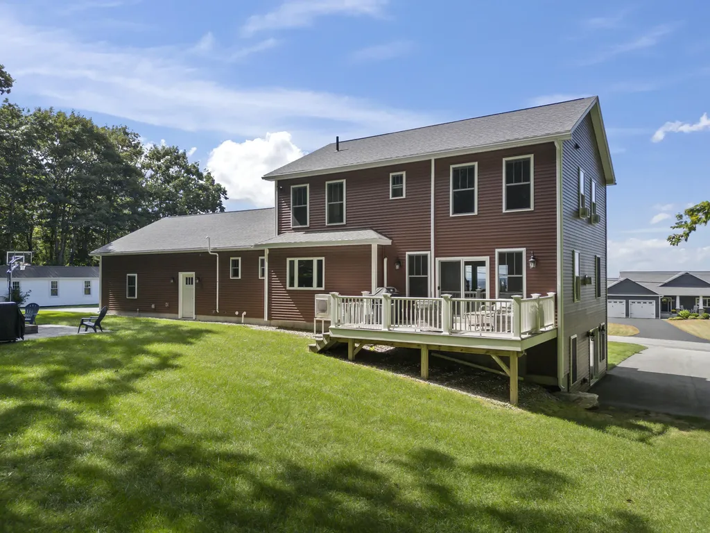 32 Woodbury Road Auburn ME 04210