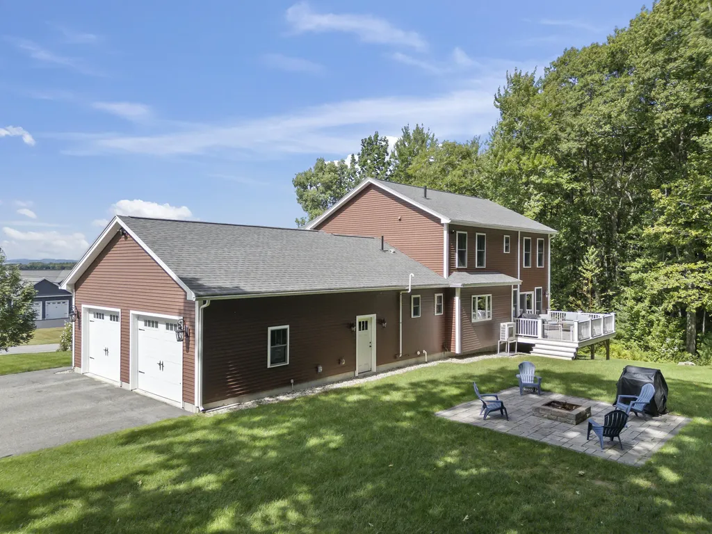 32 Woodbury Road Auburn ME 04210