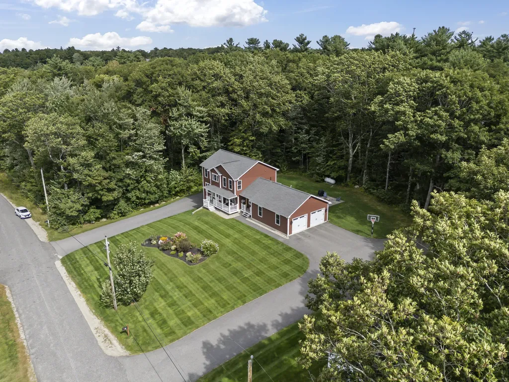 32 Woodbury Road Auburn ME 04210