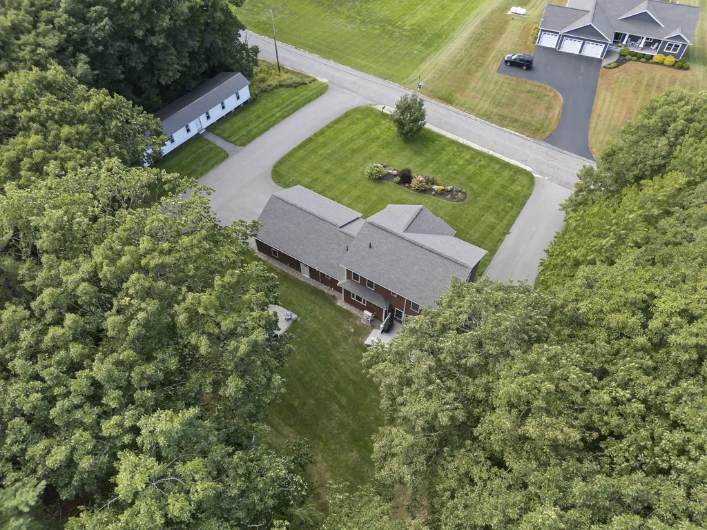 32 Woodbury Road Auburn ME 04210