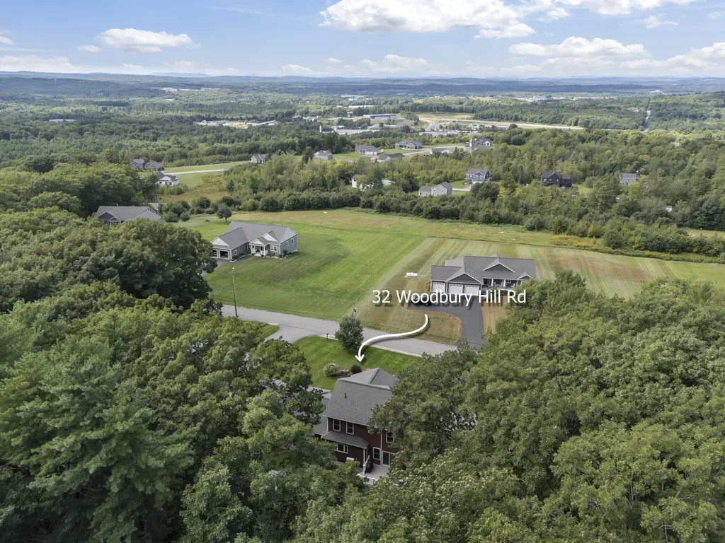 32 Woodbury Road Auburn ME 04210