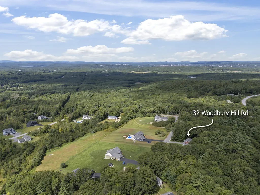 32 Woodbury Road Auburn ME 04210
