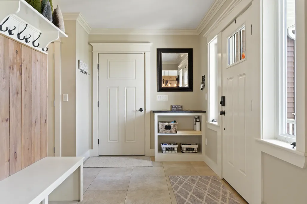 32 Woodbury Road Auburn ME 04210