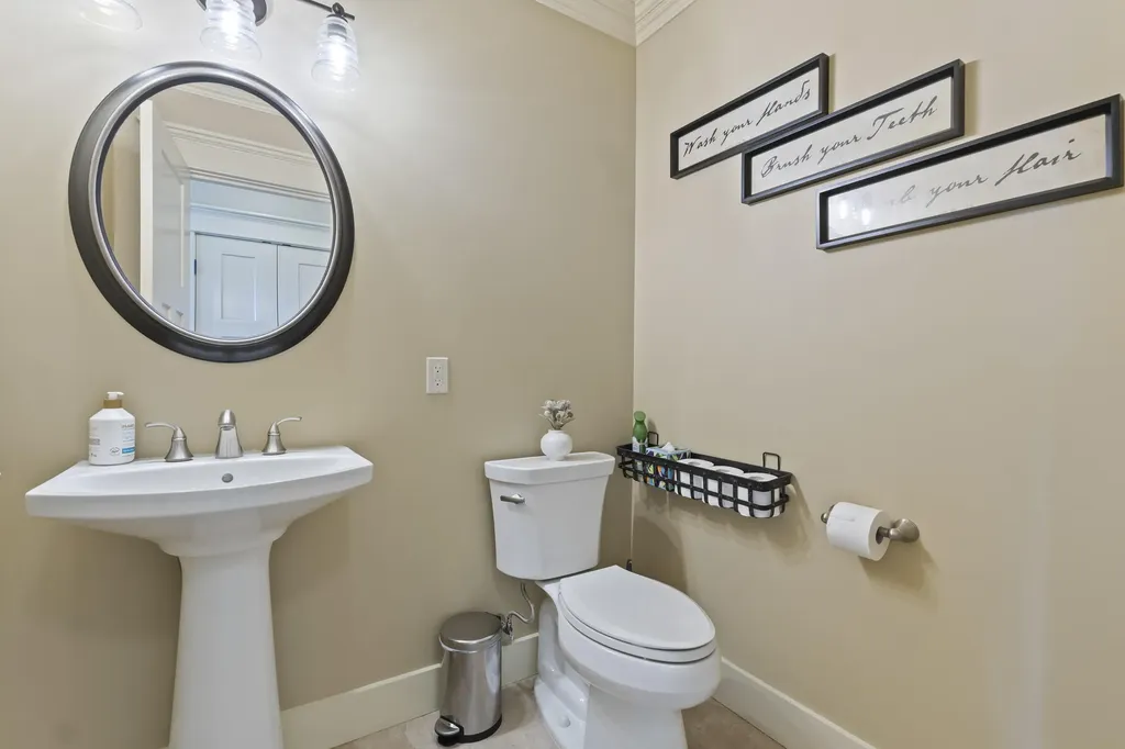 32 Woodbury Road Auburn ME 04210