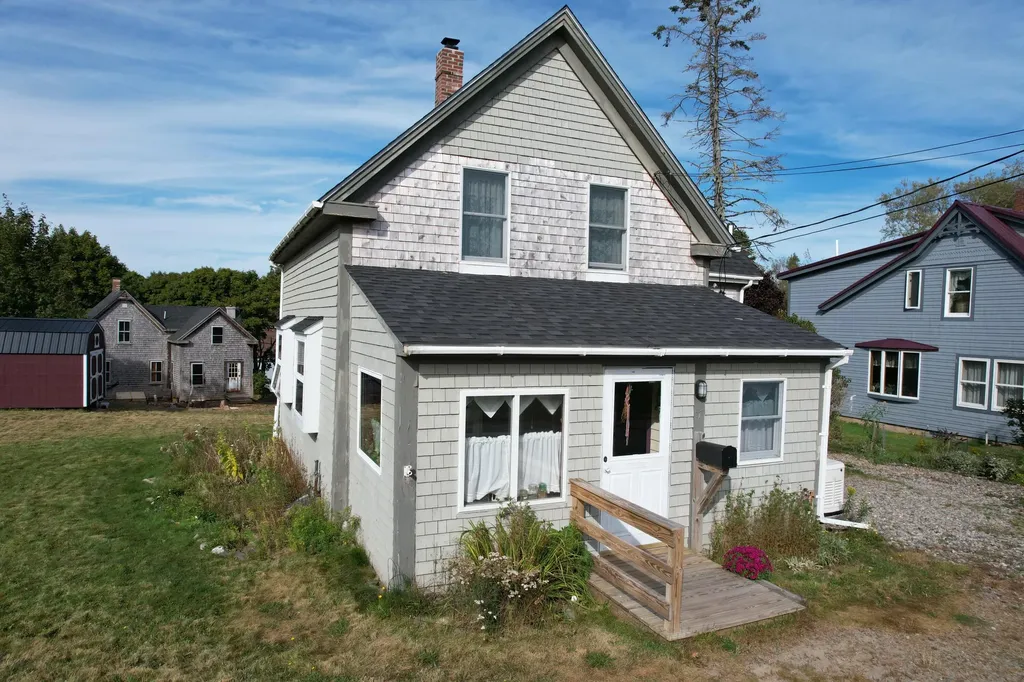 17 Pleasant Street Eastport ME 04631