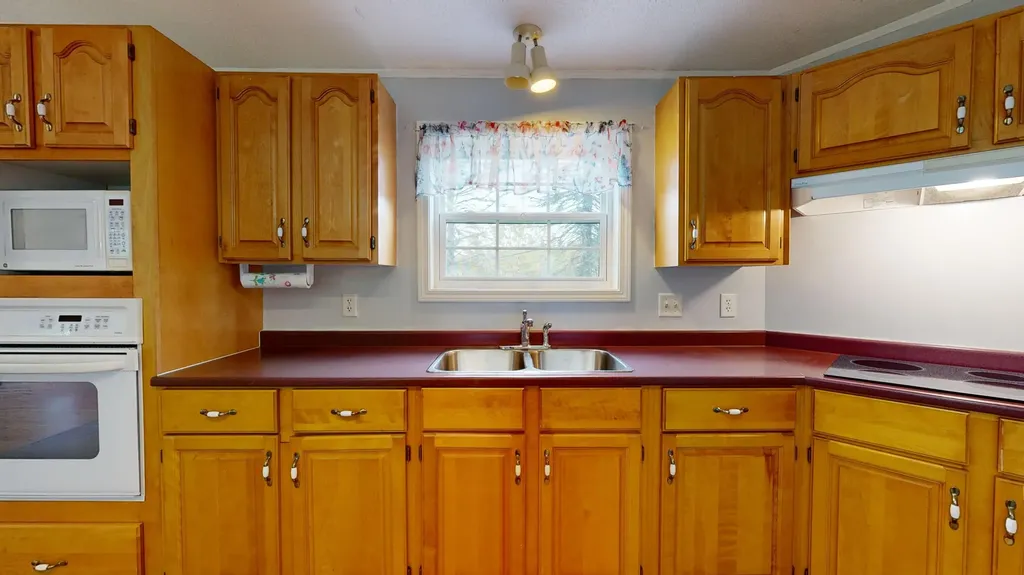 20 Grove Street Sabattus ME 04280