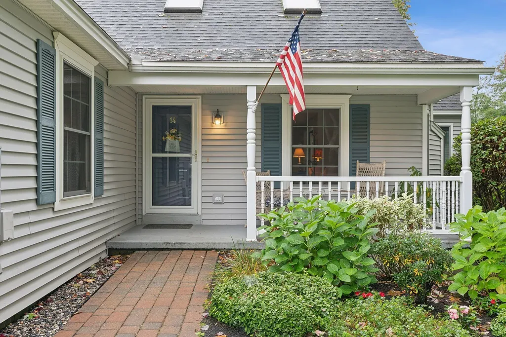 14 Stratford Place Kennebunk ME 04043