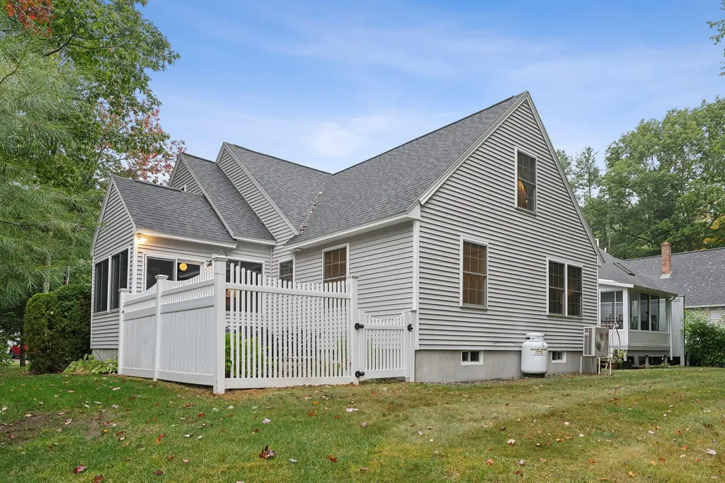 14 Stratford Place Kennebunk ME 04043