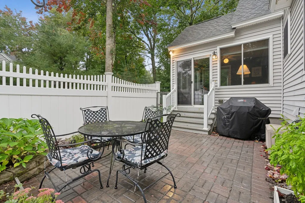 14 Stratford Place Kennebunk ME 04043