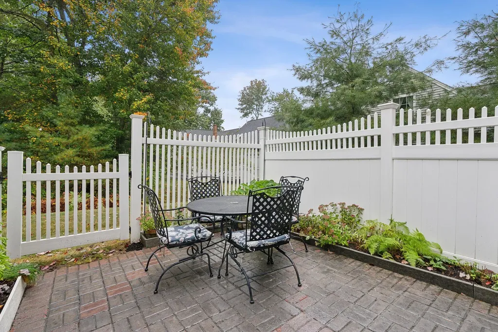 14 Stratford Place Kennebunk ME 04043
