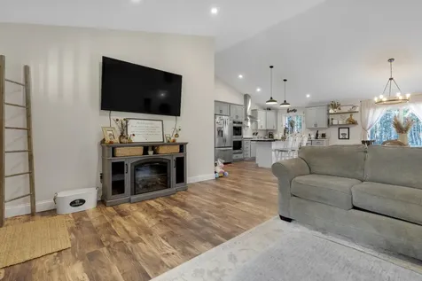 32 Nichols Drive Raymond ME 04071