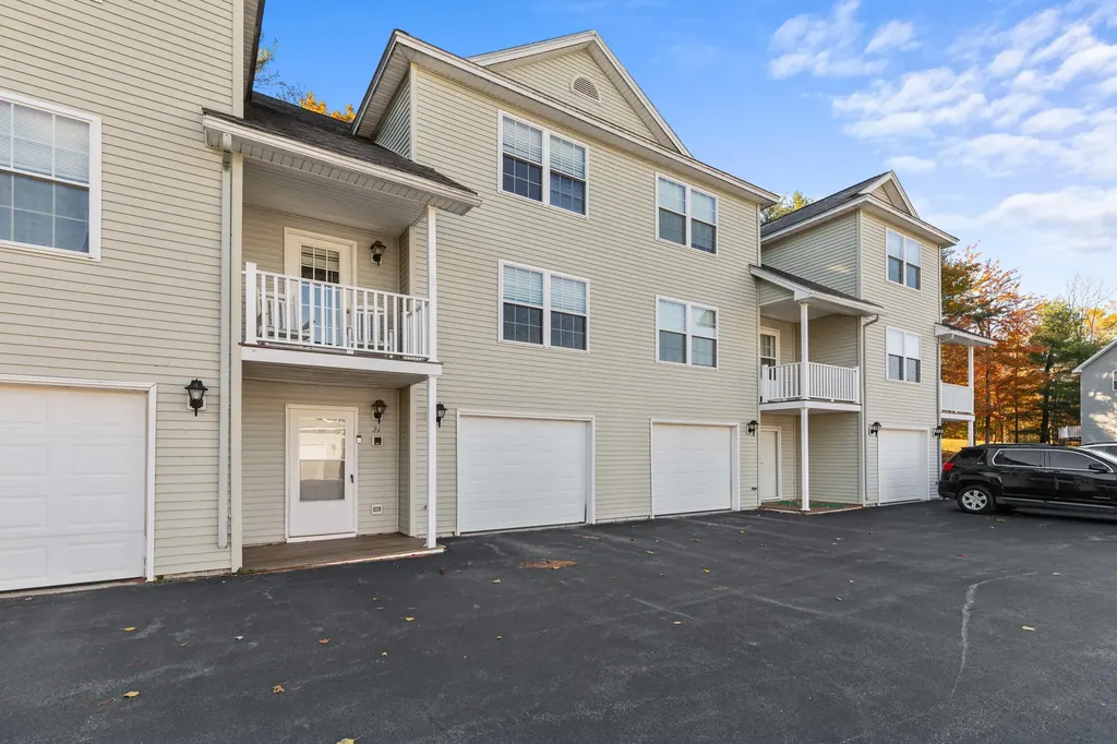 21 Ledges Court Lewiston ME 04240