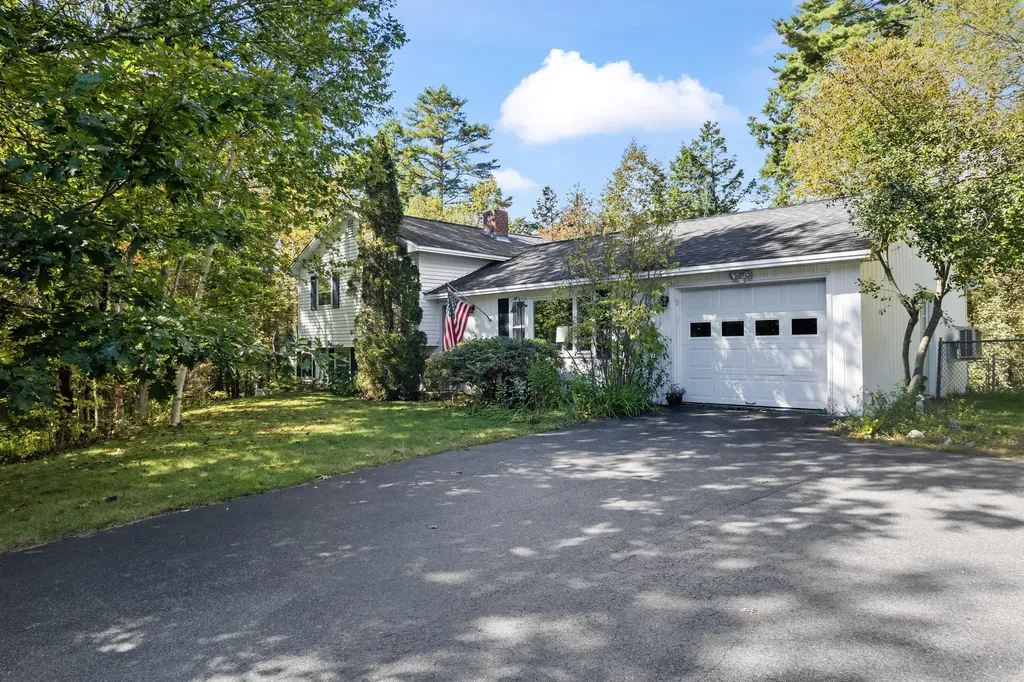 122 South Freeport Road Freeport ME 04032