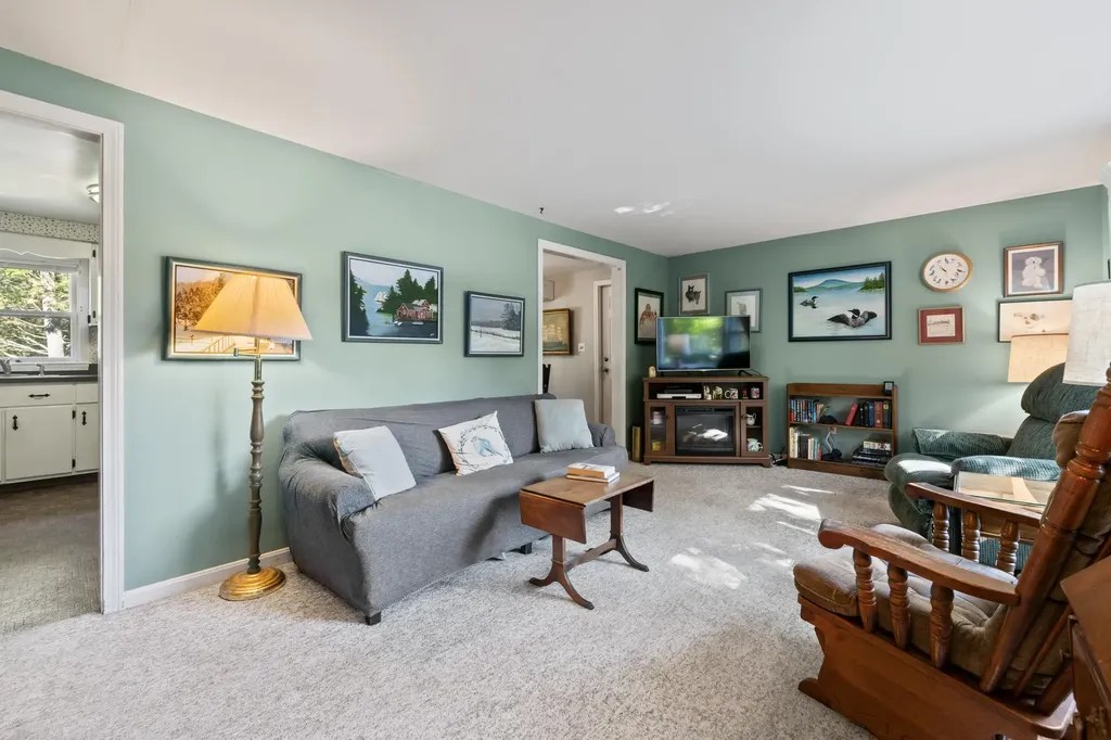 122 South Freeport Road Freeport ME 04032